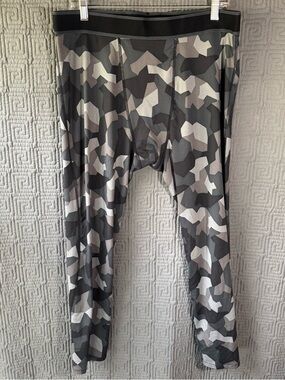 Old Navy Legging Pants Women’s XXL Grey Black Camouflage Base Layer